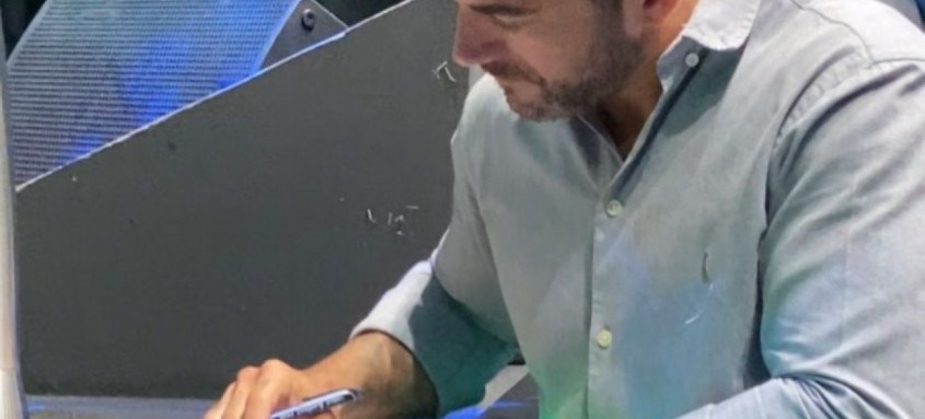 Carlos Jordy assina compromisso com cristãos durante culto de bençãos para candidatos realizado na Igreja Lagoinha - Foto: Divulgação Carlos Jordy assina compromisso com cristãos durante culto de bençãos para candidatos realizado na Igreja Lagoinha