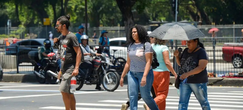Temperatura máxima do município do Rio de Janeiro atingiu, às 13h desta quarta, 39,9°C - Foto: Tomaz Silva/Agência Brasil Temperatura máxima do município do Rio de Janeiro atingiu, às 13h desta quarta, 39,9°C