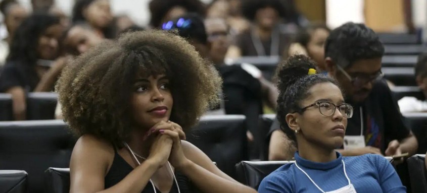 Com base no Censo de Educação Superior, são 9,9 milhões de alunos matriculados, o maior registrado em nove anos - Foto: Marcelo Camargo/Agência Brasil Com base no Censo de Educação Superior, são 9,9 milhões de alunos matriculados, o maior registrado em nove anos