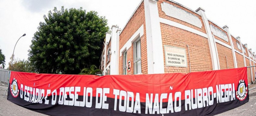 Flamengo tomou posse nesta quinta-feira do terreno onde construirá seu estádio - Foto: Paula Reis/Flamengo Flamengo tomou posse nesta quinta-feira do terreno onde construirá seu estádio