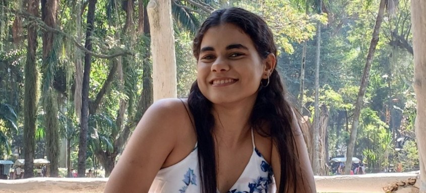 Escritora gonçalense Gabrielly José, de 23 anos, lança neste sábado o livro 'Daqui não dá pra ver o céu' - Foto: Divulgação Escritora gonçalense Gabrielly José, de 23 anos, lança neste sábado o livro 'Daqui não dá pra ver o céu'