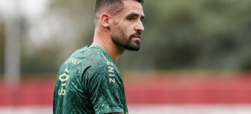 A defesa do meia atualmente no Fluminense alega que tentou entrar em um acordo com o time paulista antes de mover uma ação judicial - Foto: Lucas Merçon/Fluminense A defesa do meia atualmente no Fluminense alega que tentou entrar em um acordo com o time paulista antes de mover uma ação judicial