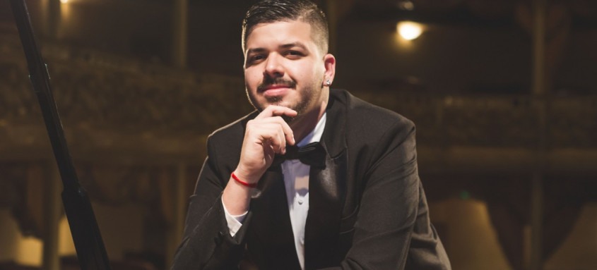 Pianista Felipe Naim se apresentará na próxima quarta-feira no Theatro Municipal de Niterói - Foto: Amanda Respicio/Divulgação Pianista Felipe Naim se apresentará na próxima quarta-feira no Theatro Municipal de Niterói