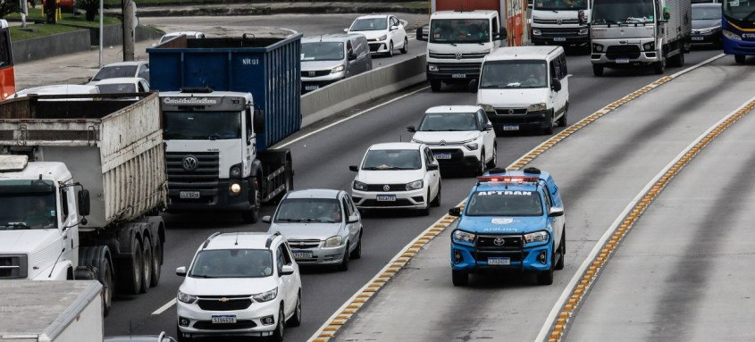 Policia Militar reforça o patrulhamento na Avenida Brasil e principais vias de acesso com adicional de viaturas, motopatrulhas e helicópteros - Foto: Ernesto Carriço/Divulgação Policia Militar reforça o patrulhamento na Avenida Brasil e principais vias de acesso com adicional de viaturas, motopatrulhas e helicópteros