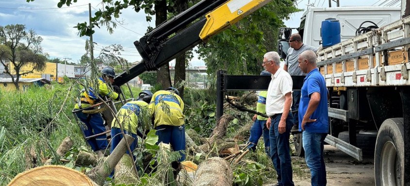 Por determinação do prefeito Capitão Nelson, equipes de várias secretarias já estão de prontidão para monitorar a cidade durante todo o final de semana - Foto: Divulgação Por determinação do prefeito Capitão Nelson, equipes de várias secretarias já estão de prontidão para monitorar a cidade durante todo o final de semana