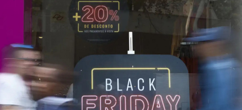 Pesquisa feita com 126 mil pessoas de todo o país mostra que a maioria pretende gastar de R$ 201 a R$ 500 na Black Friday - Foto: Paulo Pinto/Agência Brasil Pesquisa feita com 126 mil pessoas de todo o país mostra que a maioria pretende gastar de R$ 201 a R$ 500 na Black Friday