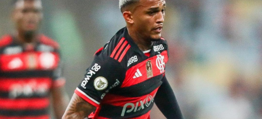 Wesley sofreu o pênalti desperdiçado por David Luiz no primeiro tempo do empate entre Flamengo x Atlético-MG - Foto: Divulgação/flamengo Wesley sofreu o pênalti desperdiçado por David Luiz no primeiro tempo do empate entre Flamengo x Atlético-MG