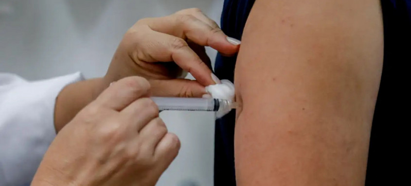 Quase 90% dos entrevistados disseram que veem a vacina contra a dengue uma medida eficaz de prevenção - Foto: Paulo Pinto/Agência Brasil Quase 90% dos entrevistados disseram que veem a vacina contra a dengue uma medida eficaz de prevenção
