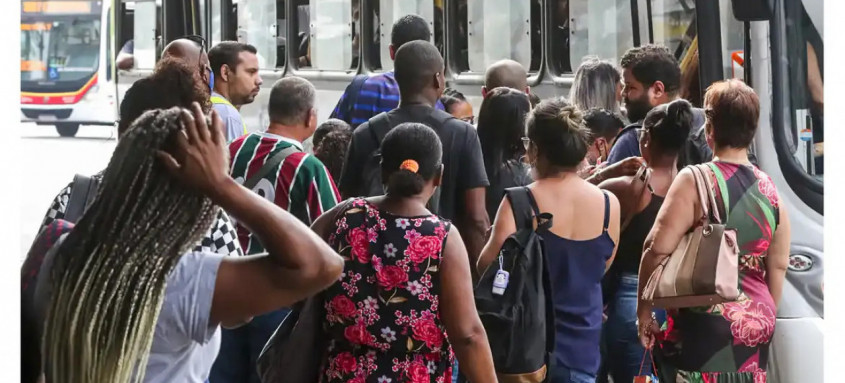 Taxa de desemprego entre as mulheres ficou em 7,7% no terceiro trimestre deste ano, acima da média (6,4%) - Foto: Tânia Rego/Agência Brasil Taxa de desemprego entre as mulheres ficou em 7,7% no terceiro trimestre deste ano, acima da média (6,4%)