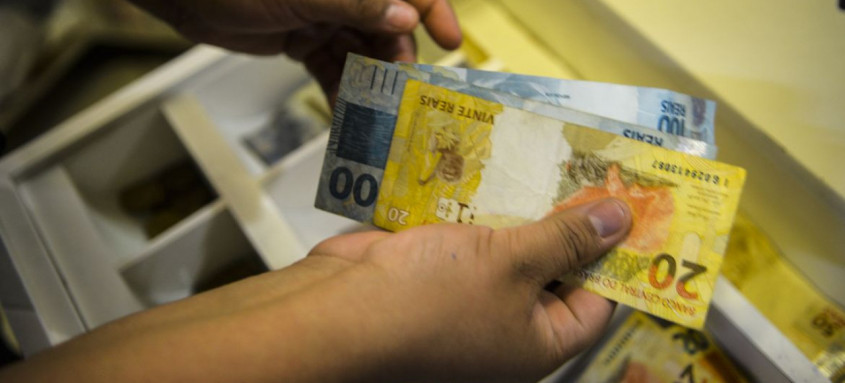 Pagamento deve ser feito em parcela única durante o ano até 30 de novembro ou em até duas vezes - Foto: Marcello Casal Jr/Agência Brasil Pagamento deve ser feito em parcela única durante o ano até 30 de novembro ou em até duas vezes