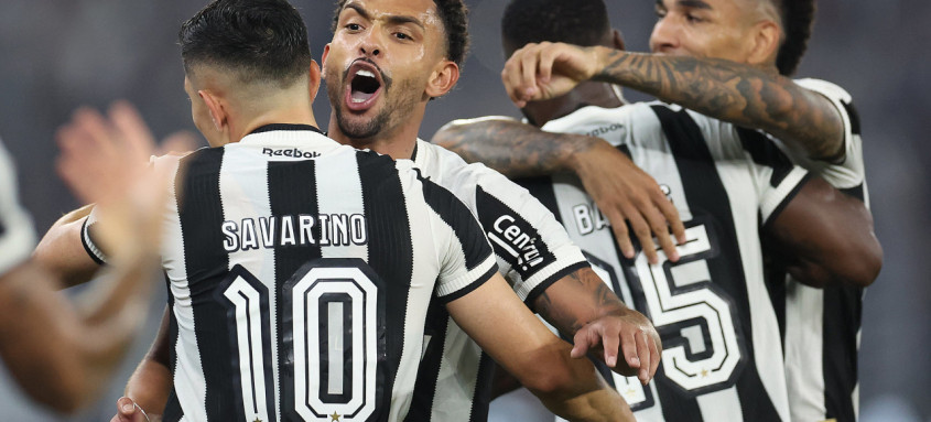 Botafogo, após quatro dias conquistar a Libertadores, pode nesta quarta ser campeão brasileiro em jogo contra o Inter em Porto Alegre - Foto: Vítor Silva/Botafogo Botafogo, após quatro dias conquistar a Libertadores, pode nesta quarta ser campeão brasileiro em jogo contra o Inter em Porto Alegre