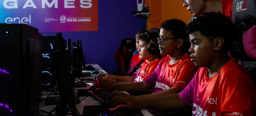 Durante 11 meses, 150 jovens participaram de cursos gratuitos de programação e desenvolvimento de jogos, aulas de games e eSports - Foto: Divulgação Durante 11 meses, 150 jovens participaram de cursos gratuitos de programação e desenvolvimento de jogos, aulas de games e eSports