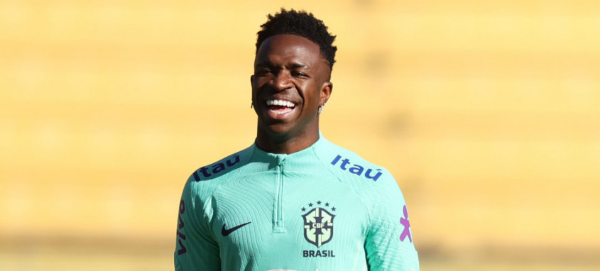 Após a decepção por não levar a Bola de Ouro, Vinícius Júnior é o favorito para ser o vencedor do prêmio The Best, da Fifa - Foto: Vitor Silva/CBF Após a decepção por não levar a Bola de Ouro, Vinícius Júnior é o favorito para ser o vencedor do prêmio The Best, da Fifa