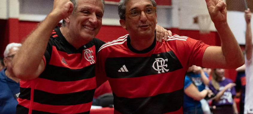 Luiz Eduardo Baptista (à esquerda) foi eleito novo presidente do Flamengo
- Foto: Paula Reis/Flamengo Luiz Eduardo Baptista (à esquerda) foi eleito novo presidente do Flamengo