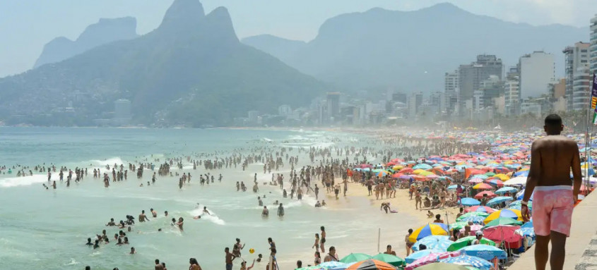 De acordo com a pesquisa, cada turista brasileiro pretende gastar, em média, R$ 2.514 neste verão - Foto: Tomaz Silva/Agência Brasil De acordo com a pesquisa, cada turista brasileiro pretende gastar, em média, R$ 2.514 neste verão