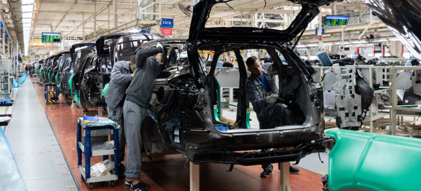 Estatística foi liderada pelo comércio, com a abertura de 94,5 mil postos, todos concentrados na atividade de reparação de veículos automotores e motocicletas - Foto: Freepik Estatística foi liderada pelo comércio, com a abertura de 94,5 mil postos, todos concentrados na atividade de reparação de veículos automotores e motocicletas