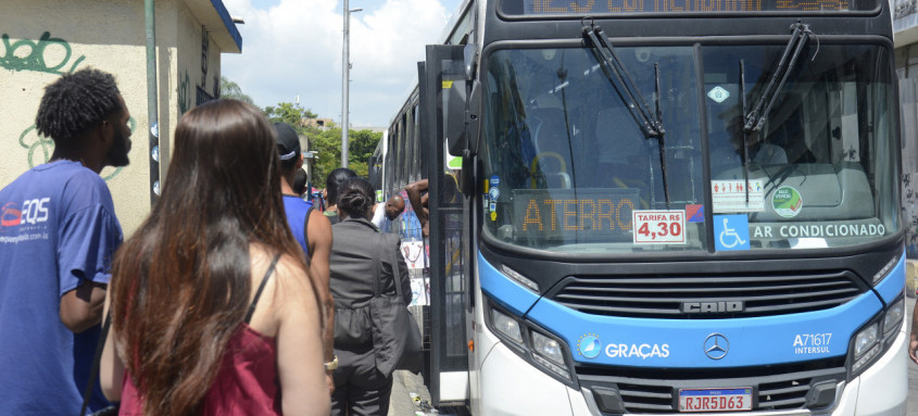 Autorização para o reajuste da passagem de ônibus foi publicada no Diário Oficial do município desta quinta-feira - Foto: Tomaz Silva/Agência Brasil Autorização para o reajuste da passagem de ônibus foi publicada no Diário Oficial do município desta quinta-feira