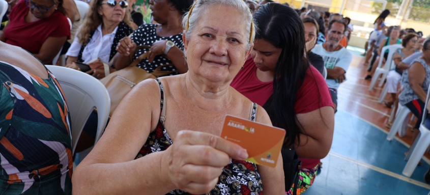 Entrega dos novos cartões começa nesta segunda e o primeiro pagamento será depositado no próximo sábado - Foto: Luciana Carneiro/Divulgação Entrega dos novos cartões começa nesta segunda e o primeiro pagamento será depositado no próximo sábado