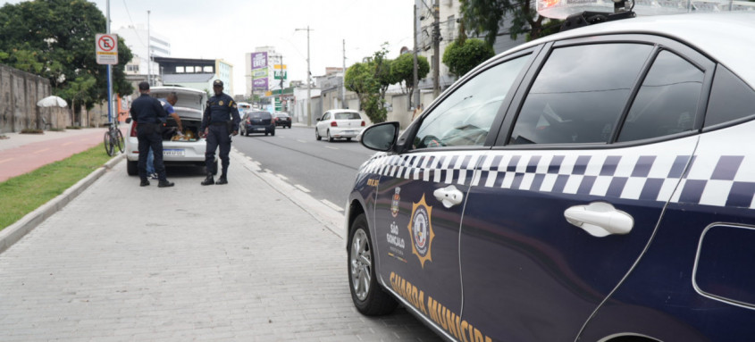 Objetivo da ação foi coibir a invasão de motoristas e motociclistas que utilizam a ciclovia para irregularidades no trânsito - Foto: Renan Otto/Divulgação Objetivo da ação foi coibir a invasão de motoristas e motociclistas que utilizam a ciclovia para irregularidades no trânsito