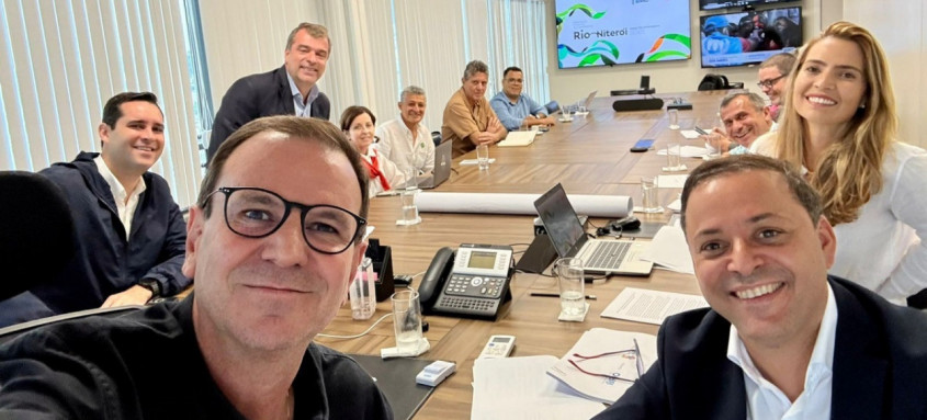 O prefeito de Niterói, Rodrigo Neves, e o do Rio, Eduardo Paes, se reuniram para concluir as diretrizes do documento de apresentação da candidatura conjunta das duas cidades à sede do Pan de 2031 - Foto: Divulgação O prefeito de Niterói, Rodrigo Neves, e o do Rio, Eduardo Paes, se reuniram para concluir as diretrizes do documento de apresentação da candidatura conjunta das duas cidades à sede do Pan de 2031