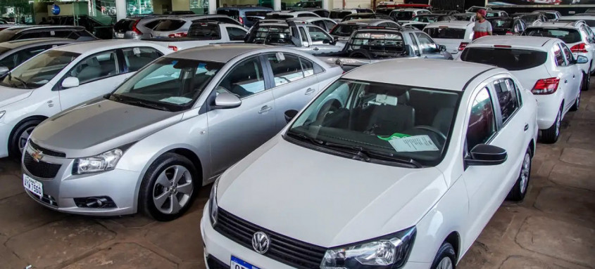 Vendas de veículos novos, considerando-se apenas os automóveis e comerciais leves, tiveram desempenho positivo em 2024 - Foto: Rafa Neddermeyer/ Agência Brasil Vendas de veículos novos, considerando-se apenas os automóveis e comerciais leves, tiveram desempenho positivo em 2024