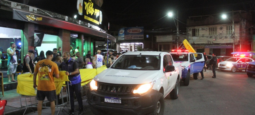 Ação teve como objetivo averiguar denúncias de irregularidades em bares e restaurantes dos bairros do Gradim, Camarão, Rocha e Colubandê - Foto: Fábio Guimarães/Divulgação Ação teve como objetivo averiguar denúncias de irregularidades em bares e restaurantes dos bairros do Gradim, Camarão, Rocha e Colubandê