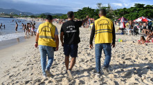 Fiscais do Departamento de Fiscalização de Posturas de Niterói e agentes da Secretaria Municipal de Ordem Pública (Seop) percorreram as praias da cidade Bruno Eduardo Alves/Divulgação