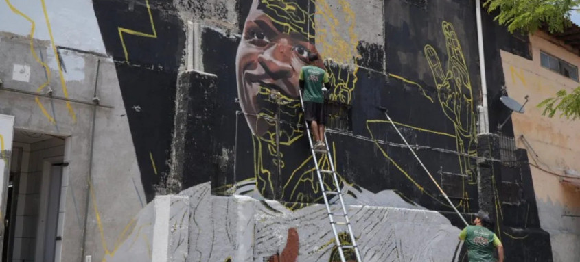 Mural traz quatro ilustrações representando momentos marcantes da carreira do atleta