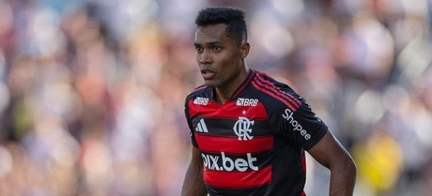 Jogador sentiu incômodo no clássico contra o Fluminense e pediu substituição