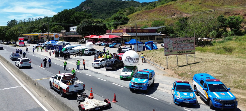 Operação Carnaval realizada pelo Departamento de Estradas de Rodagem orienta e conscientiza motoristas sobre a importância de se respeitar as leis de trânsito para evitar acidentes - Foto: Divulgação Operação Carnaval realizada pelo Departamento de Estradas de Rodagem orienta e conscientiza motoristas sobre a importância de se respeitar as leis de trânsito para evitar acidentes