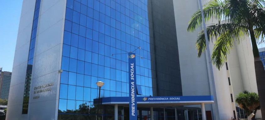 Segurados receberão na mesma data que cartões de final 7