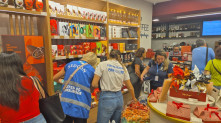 Ação da SEDCON e PROCON-RJ apreende alimentos vencidos, constata problemas estruturais e alerta sobre exposição inadequada de produtos Divulgação