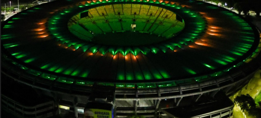 O Maracanã foi iluminado de verde e amarelo em homenagem à escolha do Rio. - Foto: Rafael Catarcione O Maracanã foi iluminado de verde e amarelo em homenagem à escolha do Rio.