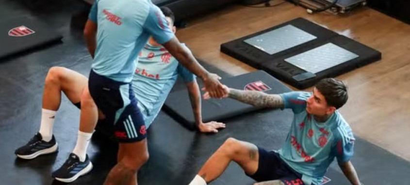 Pulgar na academia do Flamengo

