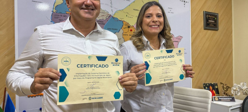 A prefeita Dra. Fernanda Ontiveros e o secretário de Estado de Transformação Digital, Feu Braga, formalizaram a ação assinando um certificado - Foto: Reprodução A prefeita Dra. Fernanda Ontiveros e o secretário de Estado de Transformação Digital, Feu Braga, formalizaram a ação assinando um certificado