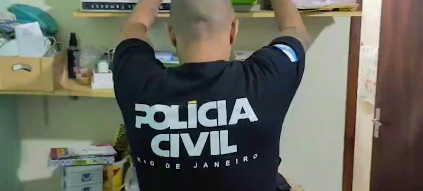 Agentes da Polícia Civil cumprem nove mandados de busca e apreensão após desvendar esquema de corrupção aos cofres públicos por meio de fraudes no Bilhete Único Intermunicipal - Foto: . Divulgação PCERJ Agentes da Polícia Civil cumprem nove mandados de busca e apreensão após desvendar esquema de corrupção aos cofres públicos por meio de fraudes no Bilhete Único Intermunicipal