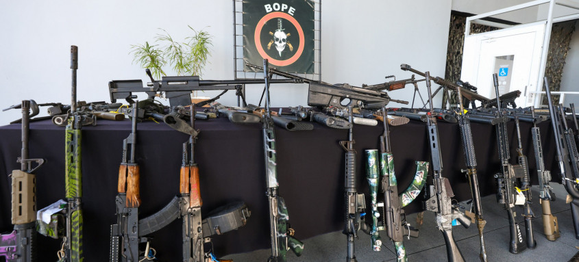 Em junho, 26 policiais do Batalhão de Operações Especiais (Bope) da Polícia Militar vão receber bonificação por fuzis retirados de circulação. - Foto: Rafael Campos Em junho, 26 policiais do Batalhão de Operações Especiais (Bope) da Polícia Militar vão receber bonificação por fuzis retirados de circulação.