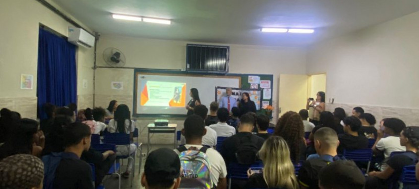 Centro Especializado de Atendimento à Mulher realizou palestra para alunos da EJA do Colégio Estadual Brasil - Foto: . Centro Especializado de Atendimento à Mulher realizou palestra para alunos da EJA do Colégio Estadual Brasil