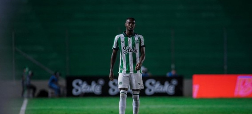 Zagueiro Abner, do Juventude, contra o Ypiranga.