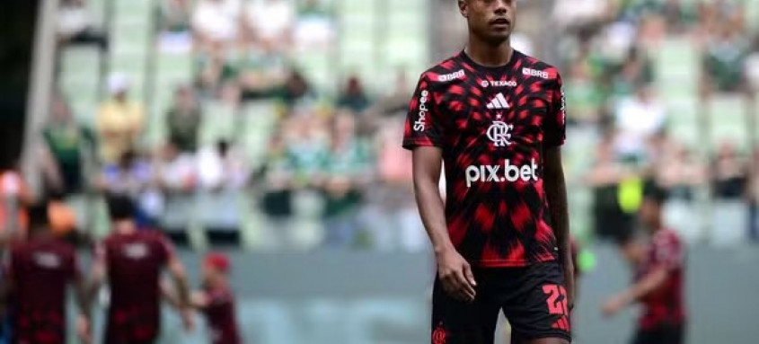 Bruno Henrique, do Flamengo, no aquecimento antes do jogo contra o Palmeiras, no Allianz Parque, pelo Campeonato Brasileiro. - Foto: Marcos Ribolli. Bruno Henrique, do Flamengo, no aquecimento antes do jogo contra o Palmeiras, no Allianz Parque, pelo Campeonato Brasileiro.