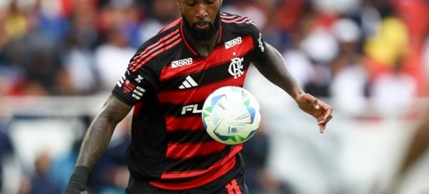 Gerson em ação no LDU x Flamengo.