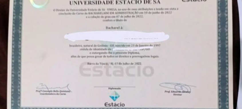 Brasília (DF), 11/06/2025 - Diploma apreendido pela Polícia Federal que deflagrou a Operação Código 451, com o objetivo de desarticular uma organização criminosa especializada na falsificação e comercialização de diplomas de ensino superior. - Foto: PF/Divulgação Brasília (DF), 11/06/2025 - Diploma apreendido pela Polícia Federal que deflagrou a Operação Código 451, com o objetivo de desarticular uma organização criminosa especializada na falsificação e comercialização de diplomas de ensino superior.