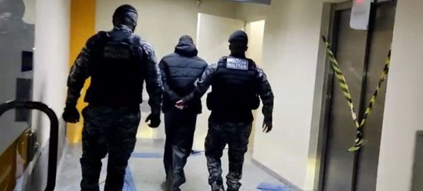 Suspeito foi preso em Magé.