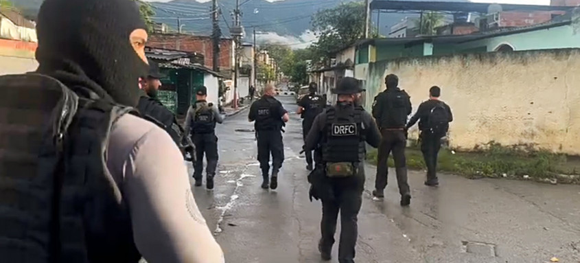 Pelo menos 10 bandidos foram presos durante Operação Contenção, da Polícia Civil, na Vila Kennedy, Zona Oeste do Rio. - Foto: Divulgação PCERJ Pelo menos 10 bandidos foram presos durante Operação Contenção, da Polícia Civil, na Vila Kennedy, Zona Oeste do Rio.