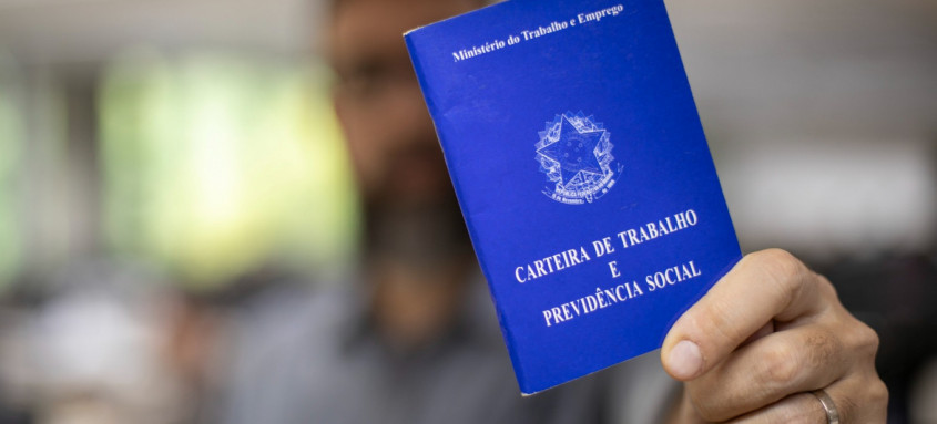As oportunidades oferecidas com carteira assinada, distribuídas pelas regiões Metropolitana, Serrana, Costa Verde e Médio Paraíba. 