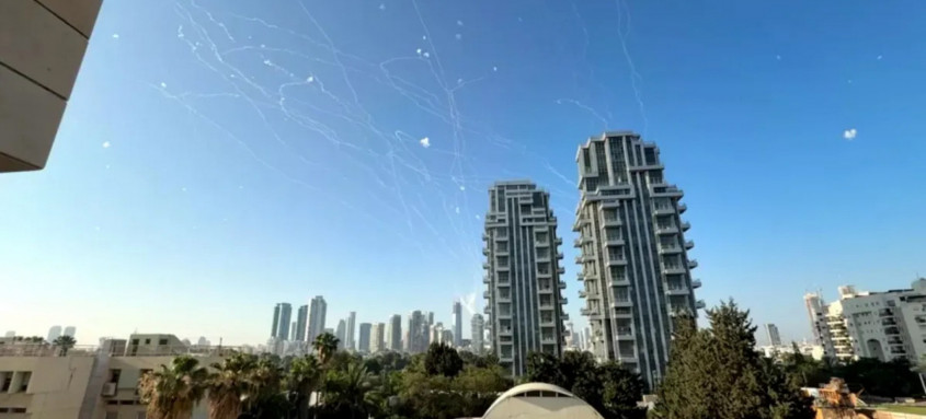 Irã ataca Tel Aviv, em Israel •Reuters
