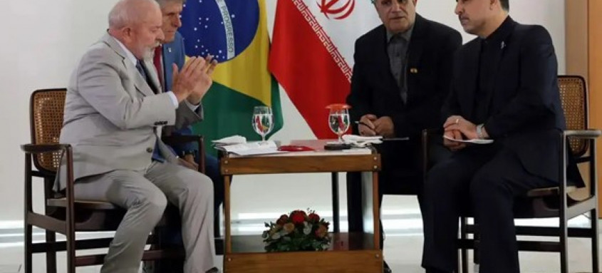 Governo brasileiro saiu em defesa do Irã após bombardeio norte-americano. - Foto: Antônio Cruz/Agência Brasil Governo brasileiro saiu em defesa do Irã após bombardeio norte-americano.