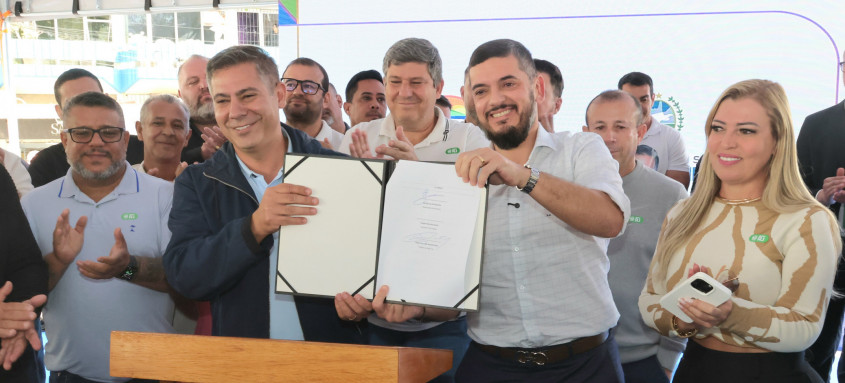 Governador em Exercício, Rodrigo Bacellar inicia obras de urbanização do Centro de Cabo Frio. - Foto: Marcelo Regua. Governador em Exercício, Rodrigo Bacellar inicia obras de urbanização do Centro de Cabo Frio.
