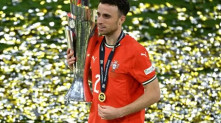 O atacante Diogo Jota comemora o título da Liga das Nações Europeias conquistado por Portugal no dia 9 de junho de 2025 em final disputada contra a Espanha. Annegret Hilse/Reuters