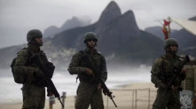 Militares da Marinha do Brasil fazem demonstração de segurança em Ipanema, às vésperas da Cúpula do Brics. Fabiano Rocha / Agência O Globo
